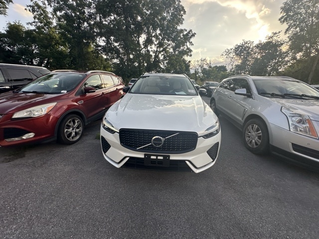 2025 Volvo XC60 T8 Plus