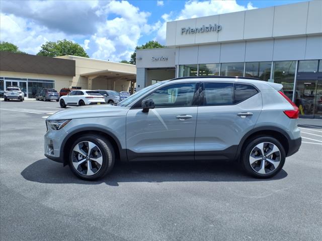 2026 Volvo XC40 B5 Plus Dark Theme