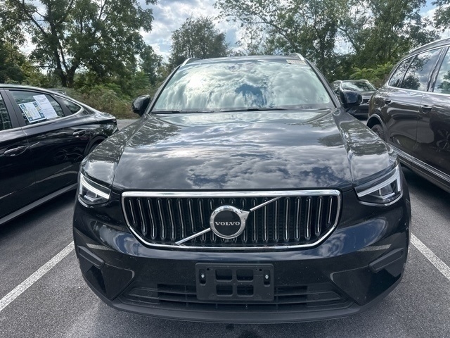 2025 Volvo XC40 B5 Core