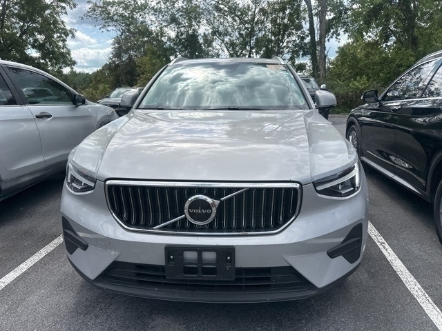 2025 Volvo XC40 B5 Core