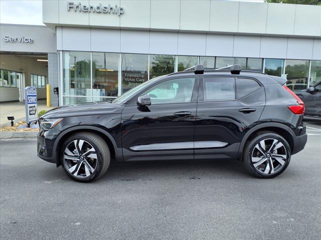 2025 Volvo XC40 B5 Ultra Dark Theme