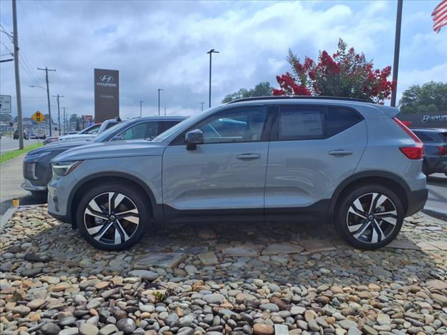2026 Volvo XC40 B5 Ultra Dark Theme