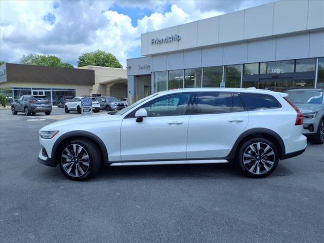 2026 Volvo V60 Cross Country B5 Ultra