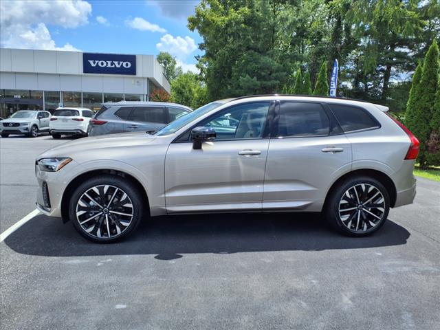 2026 Volvo XC60 B5 Ultra Dark Theme