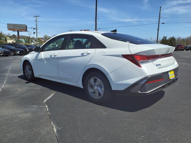 2025 Hyundai ELANTRA SE