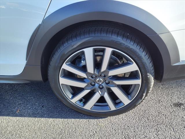 2025 Volvo V90 Cross Country B6