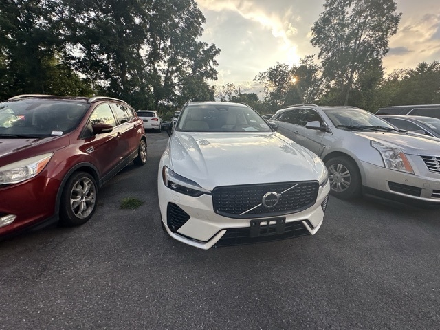 2025 Volvo XC60 T8 Plus