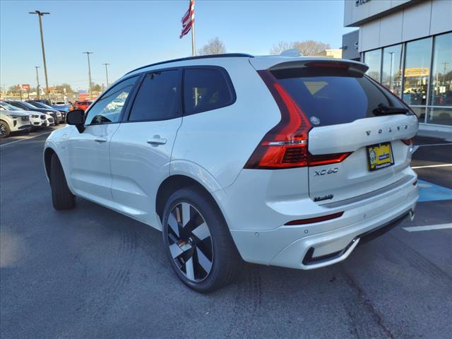 2025 Volvo XC60 T8 Plus