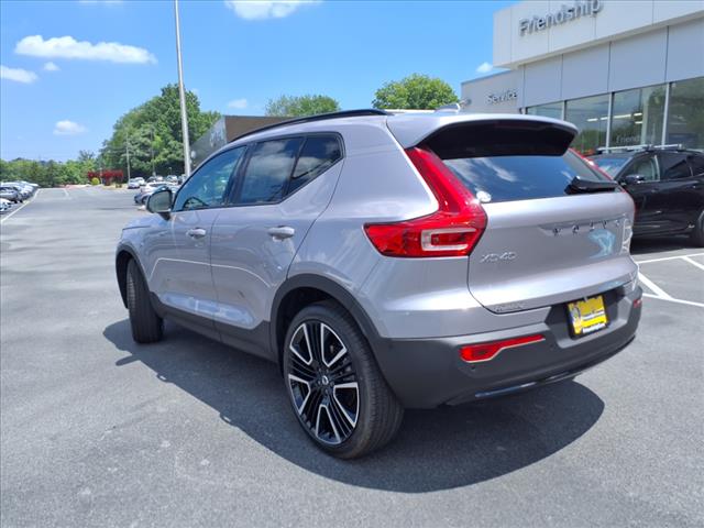 2026 Volvo XC40 B4 Plus Bright Theme