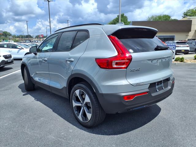 2026 Volvo XC40 B5 Plus Dark Theme