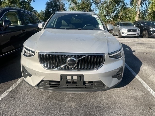 2025 Volvo XC40 B5 Plus Bright Theme
