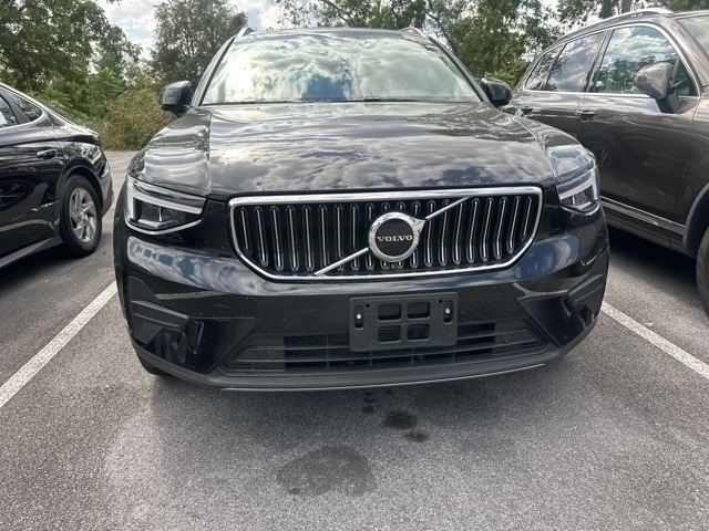 2025 Volvo XC40 B5 Core