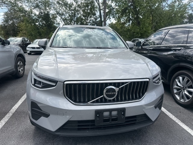 2025 Volvo XC40 B5 Core