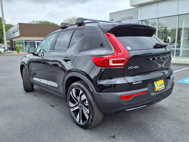 2025 Volvo XC40 B5 Ultra Dark Theme