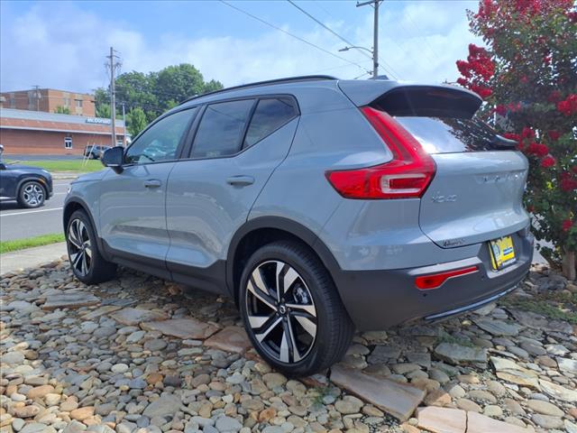 2026 Volvo XC40 B5 Ultra Dark Theme