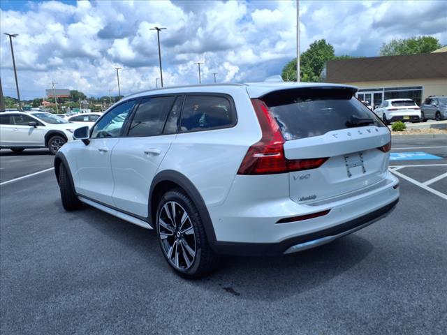 2026 Volvo V60 Cross Country B5 Ultra