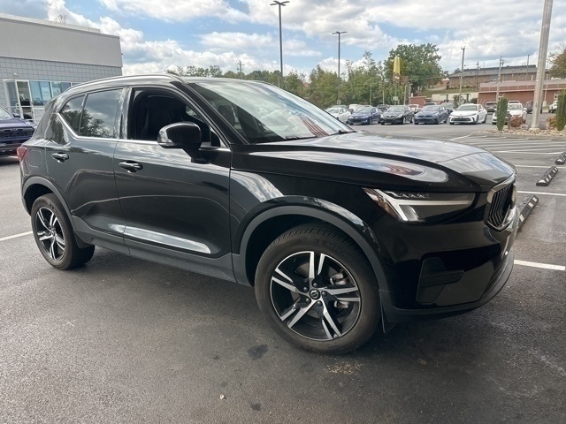 2025 Volvo XC40 B5 Core