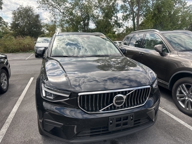 2025 Volvo XC40 B5 Core