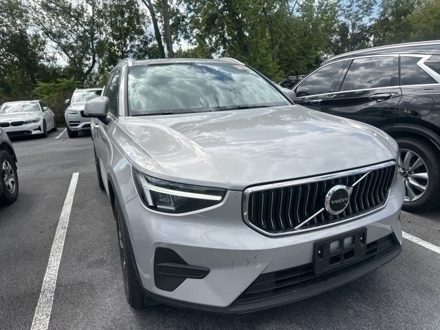 2025 Volvo XC40 B5 Core