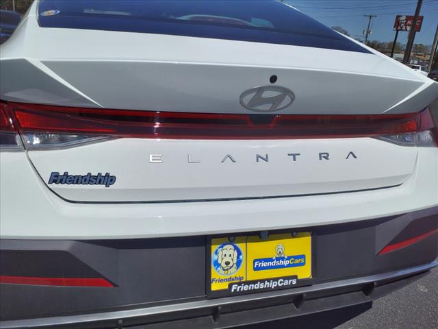 2025 Hyundai ELANTRA SE