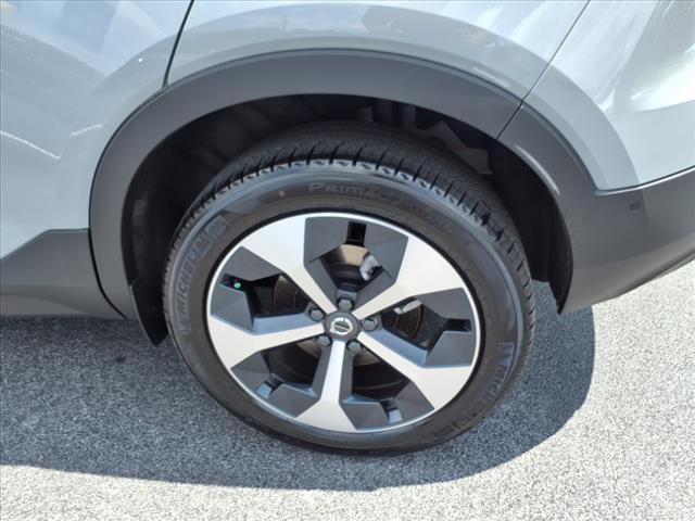 2026 Volvo XC40 B5 Plus Dark Theme