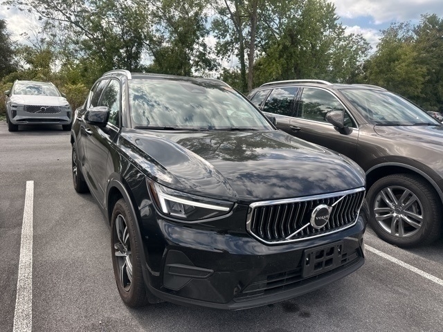 2025 Volvo XC40 B5 Core