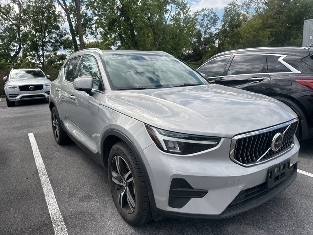 2025 Volvo XC40 B5 Core