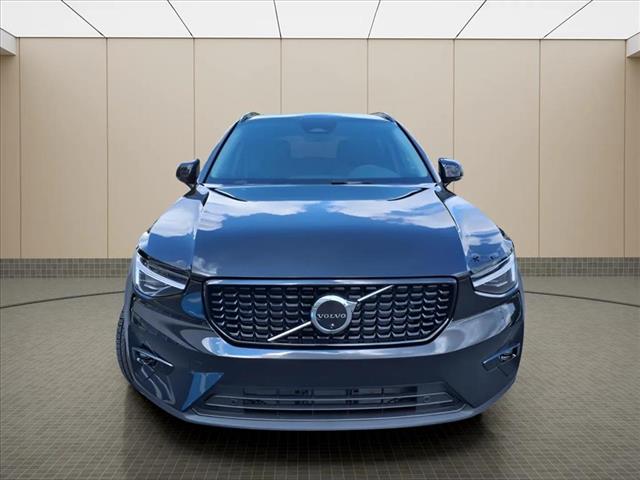 2026 Volvo XC40 B5 Ultra Dark Theme