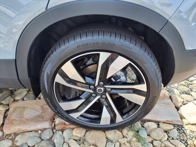 2026 Volvo XC40 B5 Ultra Dark Theme
