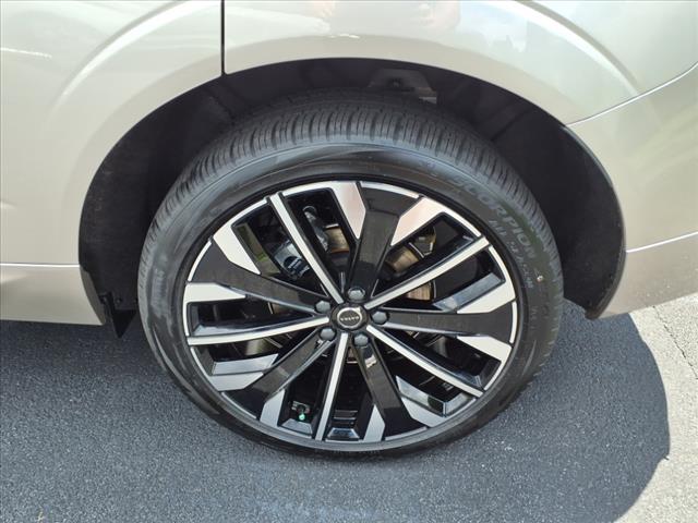 2026 Volvo XC60 B5 Ultra Dark Theme