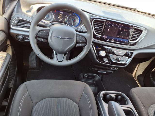 2024 Chrysler Pacifica Touring