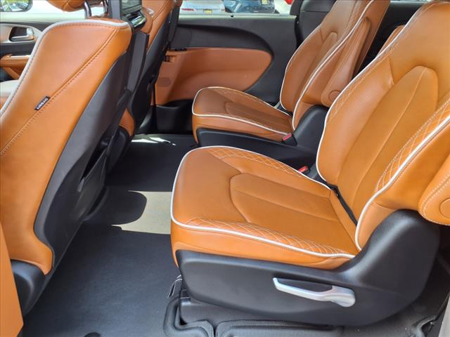 2024 Chrysler Pacifica Plug-In Hybrid Pinnacle