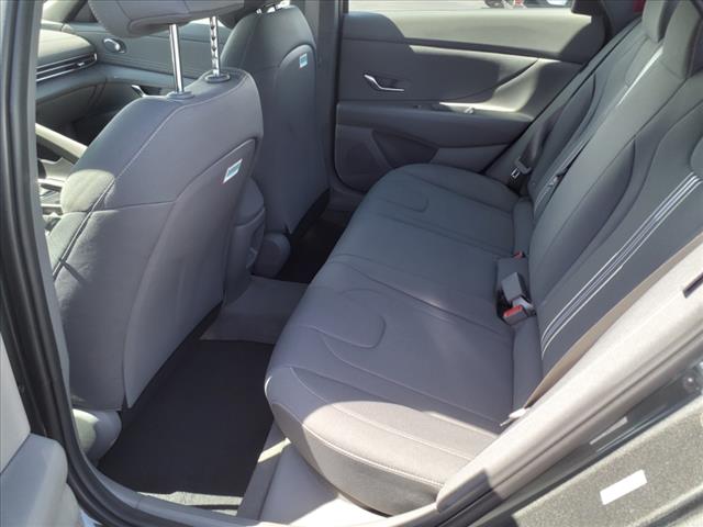 2025 Hyundai ELANTRA SEL