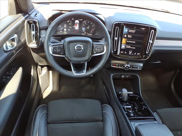 2022 Volvo XC40 R-Design