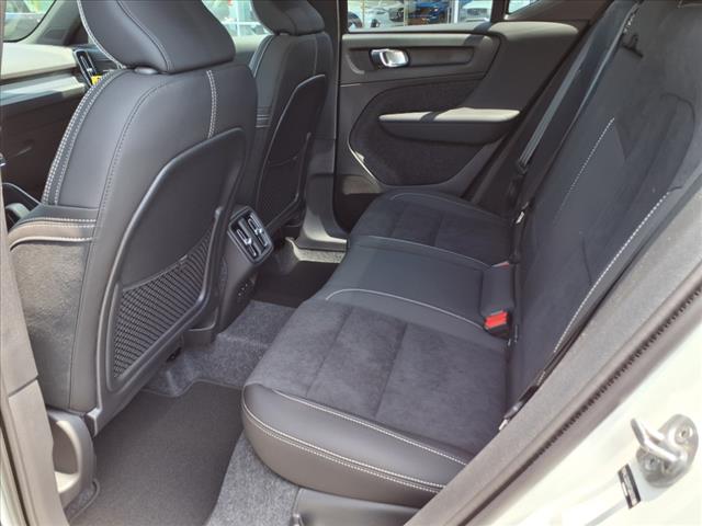 2026 Volvo XC40 