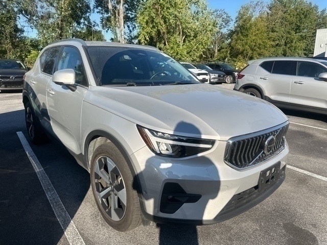 2025 Volvo XC40 B5 Plus Bright Theme