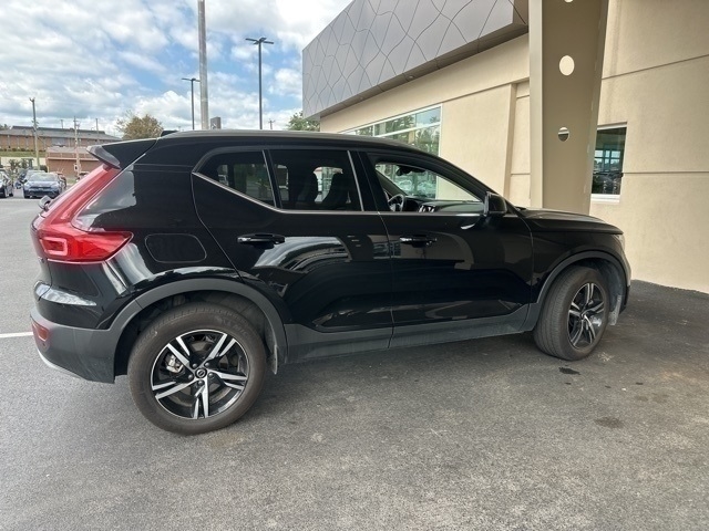 2025 Volvo XC40 B5 Core