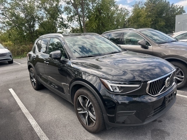 2025 Volvo XC40 B5 Core