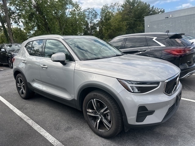 2025 Volvo XC40 B5 Core