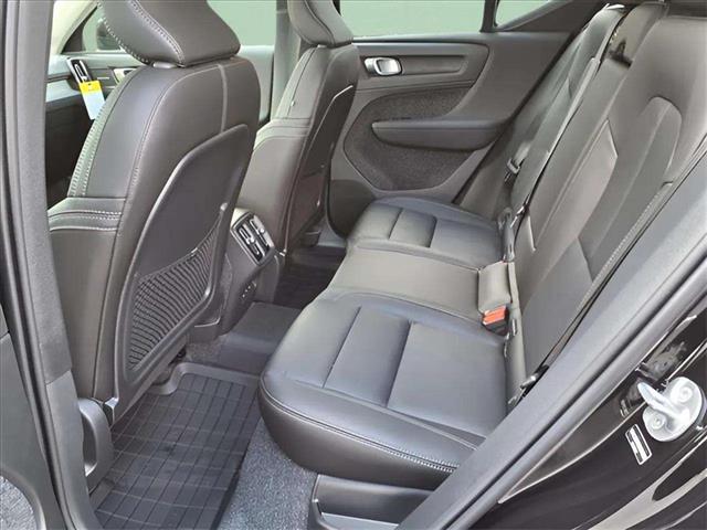 2026 Volvo XC40 B5 Ultra Dark Theme