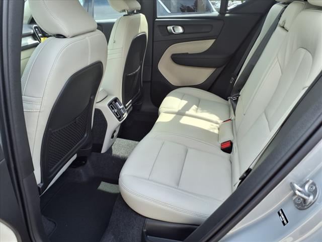 2026 Volvo XC40 B5 Ultra Dark Theme