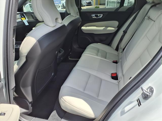 2026 Volvo V60 Cross Country B5 Ultra