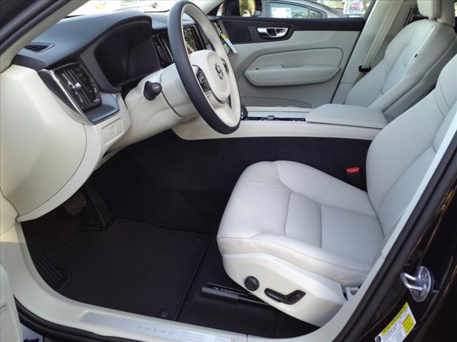 2025 Volvo XC60 B5 Core