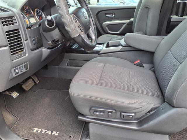 2015 Nissan Titan SV