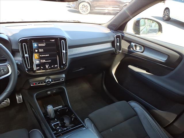2022 Volvo XC40 R-Design