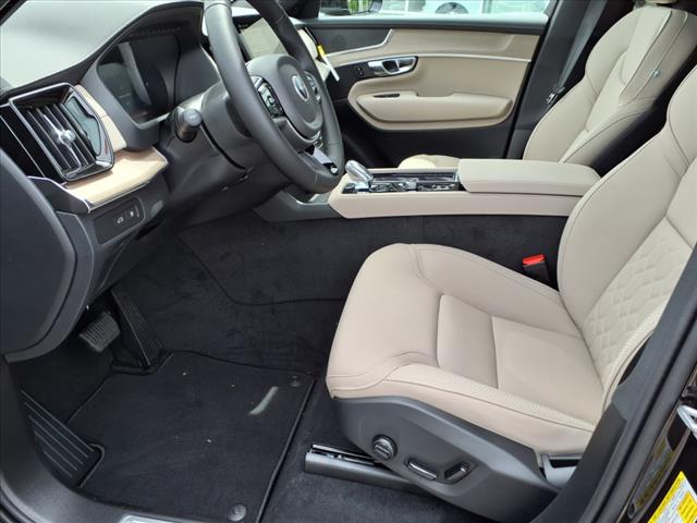 2025 Volvo XC90 T8 Core 7 Passenger 2025.5
