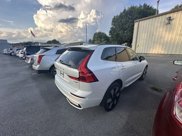 2025 Volvo XC60 T8 Plus