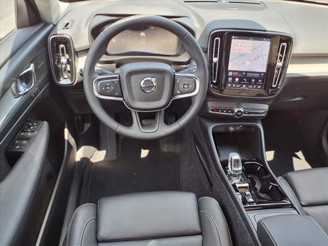 2026 Volvo XC40 B4 Plus Bright Theme