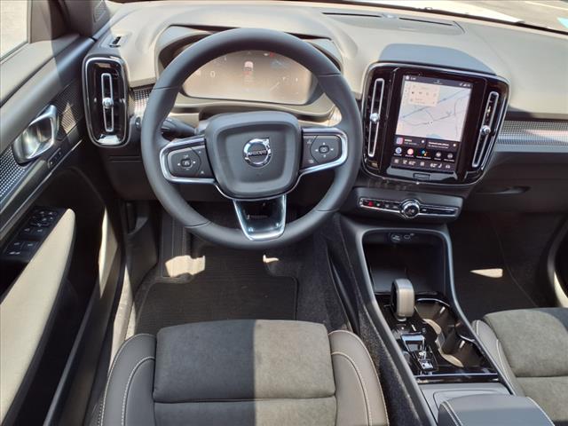 2026 Volvo XC40 