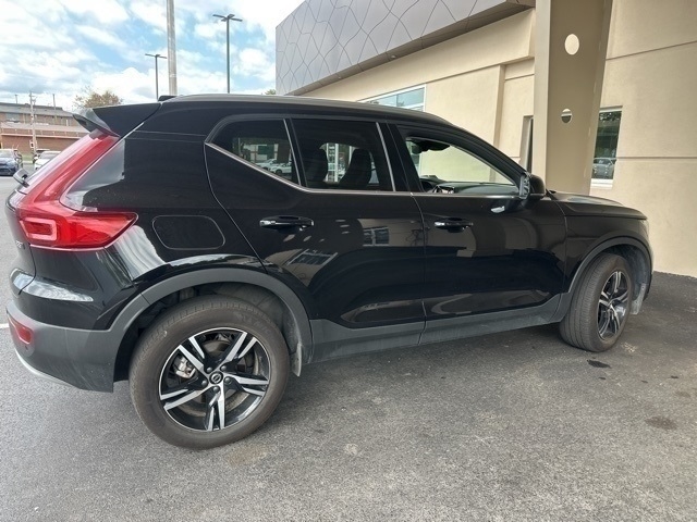 2025 Volvo XC40 B5 Core